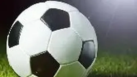 张雨绮与年轻男友携手逛街，甜蜜画面引关注