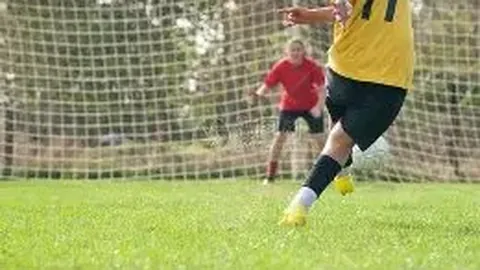 “备战世界杯首站与四大洲赛，中国短道速滑开启实战训练阶段——工人日报报道”